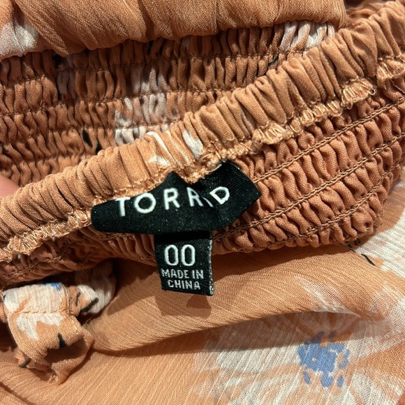 Torrid Pink Falling Daisy Floral Chiffon Baby Doll Cami Smocked Size 00 - Picture 16 of 16